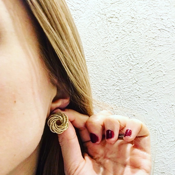 Bauble Bar Jewelry - Bauble Bar gold earrings